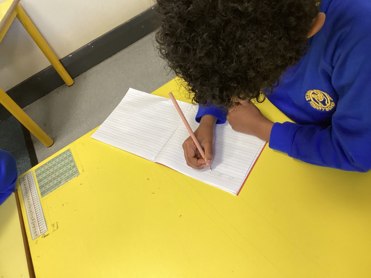 StMaryB17's tweet image. #Y2 concentrating hard on their handwriting-building neatness, confidence, and pride in their work. #English #Handwriting