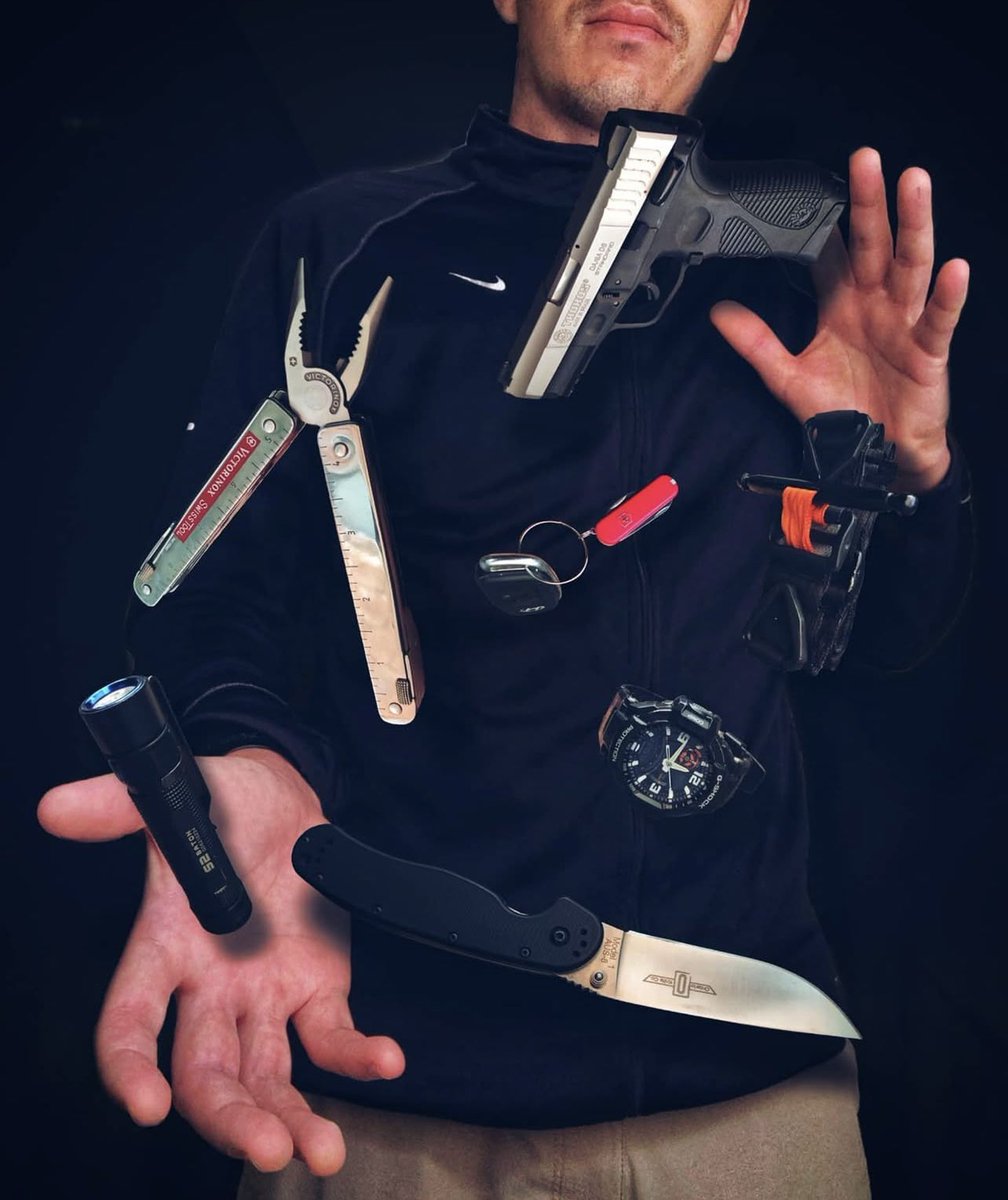 OntarioKnife's tweet image. A mesmerizing #EDC including our #RAT1! 👌🏽🔪🐀 #ontarioknifecompany #ontarioknife #ontarioknives #ontarioknifeco #OKC1889  #hunting #camping #hiking #outdoors #tools #gear #quality #bushcraft #survival #tactical #knife #blade #adventureculture #wildernessculture #knifelife #knife