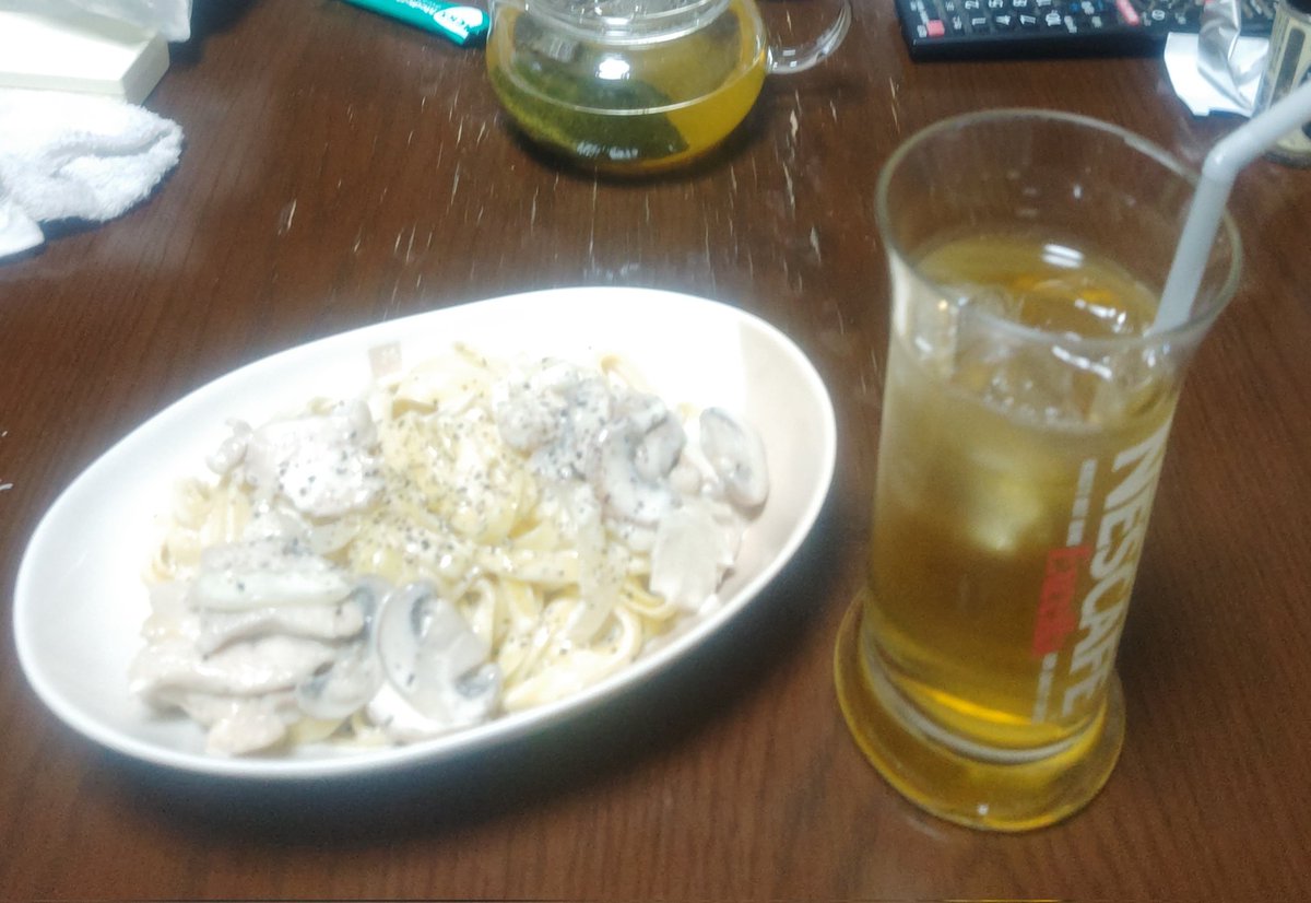 たまには凝った物作ってみた！

鳥とマッシュルームのクリームパスタ☆