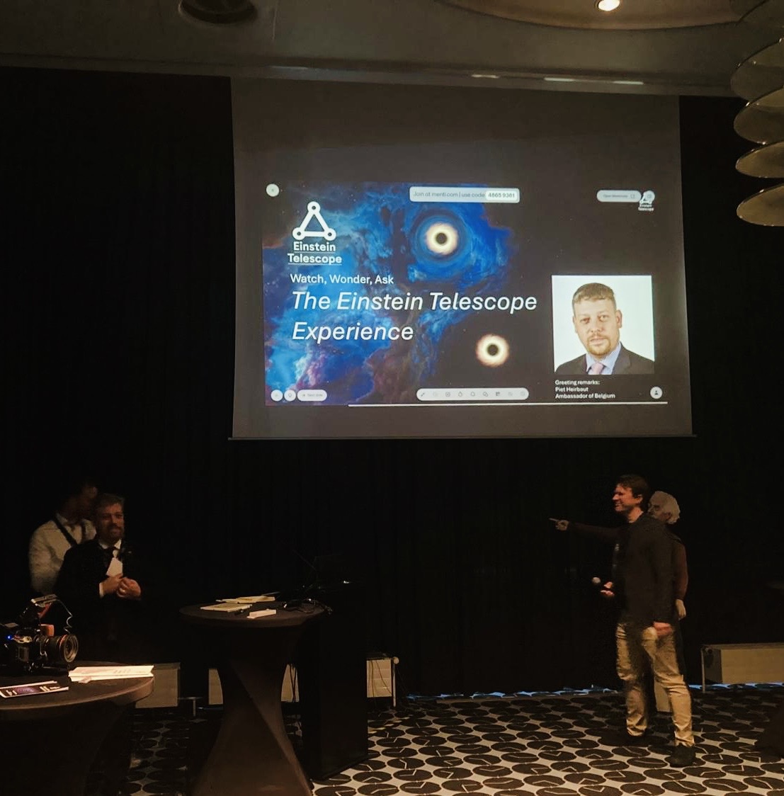 BelBotschaft's tweet image. Energiegeladenes Networking bei #SpaceTechExpo:
👉 Podiumsdiskussion mit Hunderten Gästen
👉 Watch, Wonder, Ask – The ET Experience: preisgekrönter Film Spacetime, Sparkle Pitches, Q&amp;amp;A und lebhafte Diskussionen – von Grundlagenforschung bis Wirtschaft.
Wissenschaft 🤝 Wirtschaft!