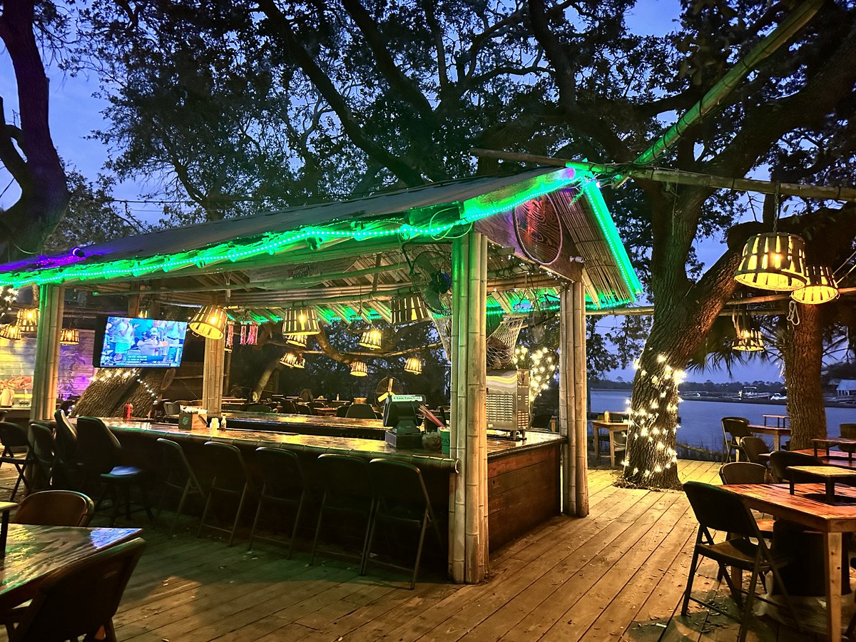 CrabShackTybee's tweet image. 🌴 Enjoy our Patio, year round!🌴
Our patio is ready to welcome you year-round, with heaters to keep you warm while you enjoy your seafood favorites!🌬️

“Where the elite eat in their bare feet”

#TheOriginalCrabShack #WinterDining #CozyPatio #SeafoodLovers #TybeeIsland