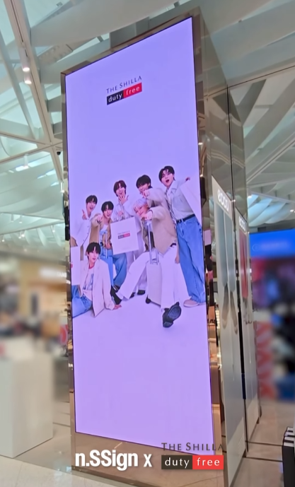 Kkorepo's tweet image. 「n.SSign」、「新羅免税店」の映像送出中…「ときめきいっぱいの空港で探してください」（動画あり） 
#nSSign #エンサイン　　
🔗korepo.com/archives/16102…