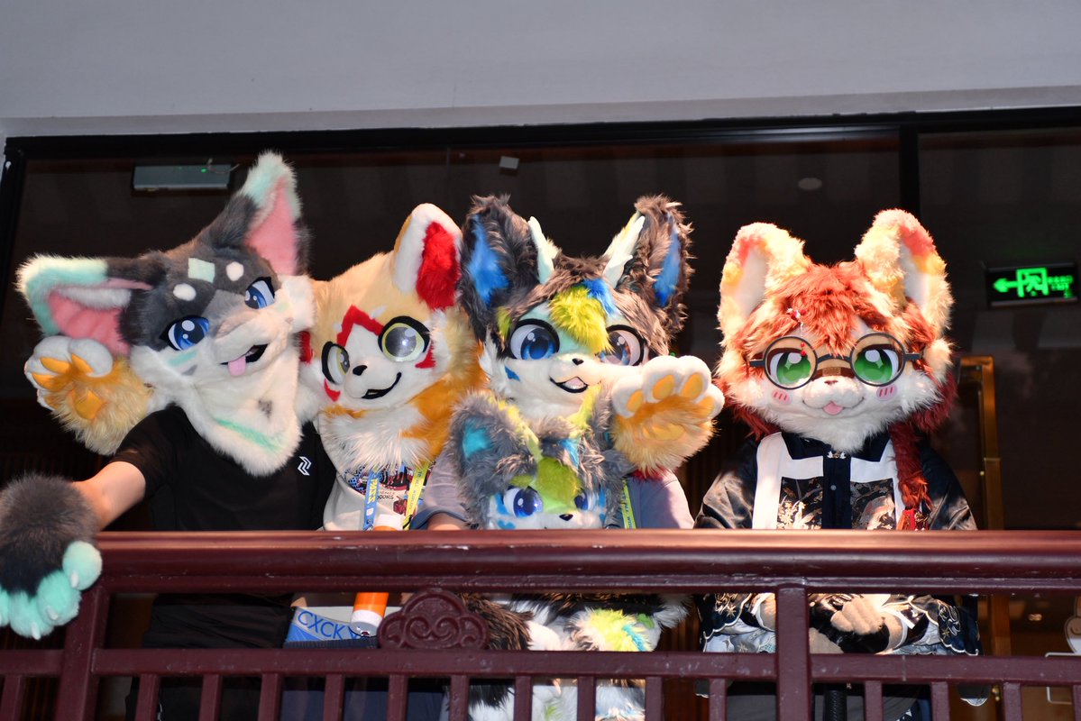lalahjAWA's tweet image. 绒萌～
#FursuitFriday