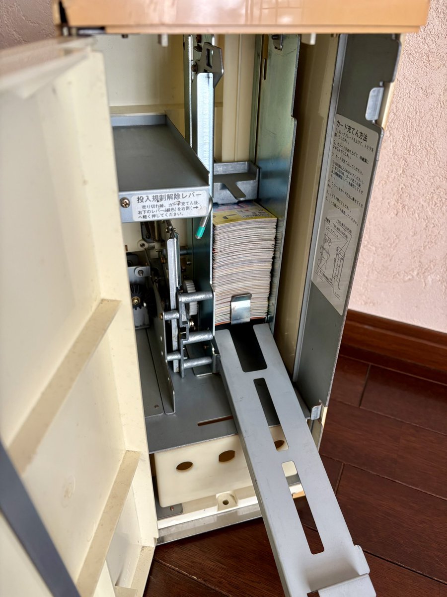 l9o2v4e0's tweet image. カードダス、300枚詰めました🍀あと300枚詰めます🥰メモリの上限に600と書いてあるので☺️