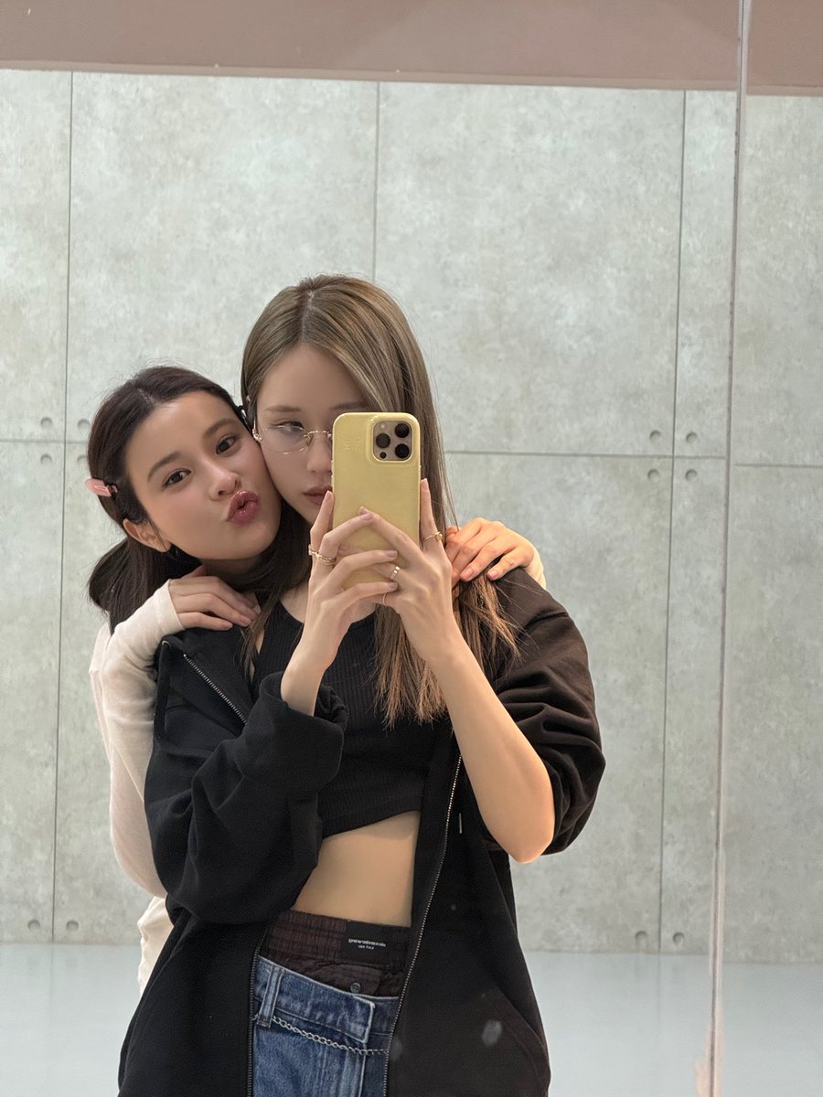 janeeeyeh's tweet image. Thankyou 1m tweets🥹🤏🏻
See u Fanmeet🫶🏻

#LoveDesignFinalEP
FINAL DRAFT FINAL LOVE