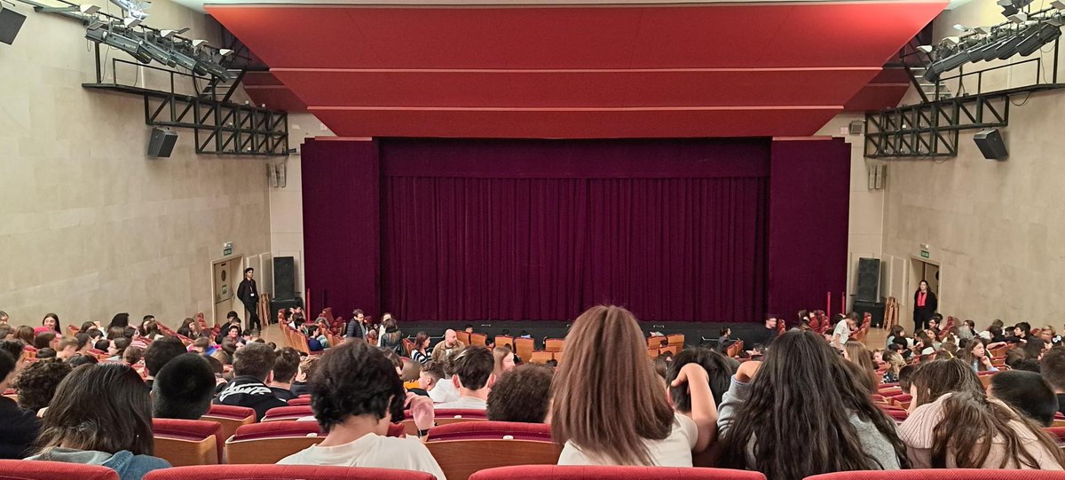 2ESO asistió en el <a href="/PFCantabria/">Palacio de Festivales de Cantabria</a>  a la comedia musical “La tienda de los horrores”, una propuesta para acercar la música y el teatro a las aulas. Salida cultural del departamento de Música que permitió a los estudiantes acercarse al mundo del teatro musical.