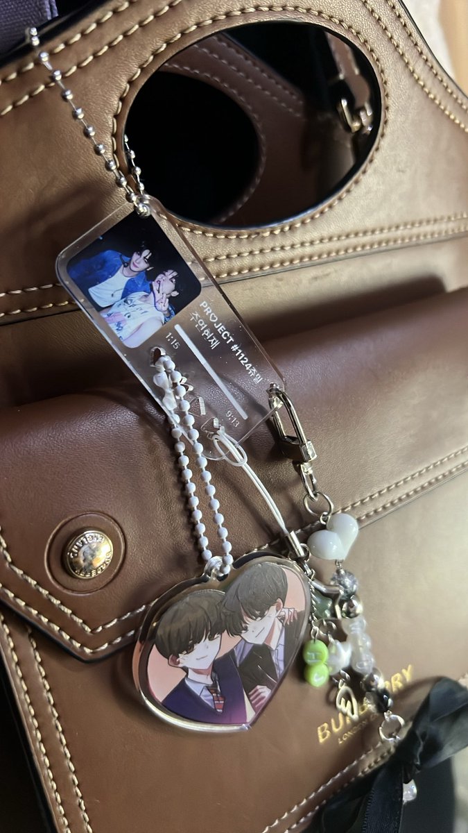 쥬밀 카페에 오셔서 키링과 타로를 받아가세요~ 

키링은 카라비너로도 사용할 수 있어오 🩵