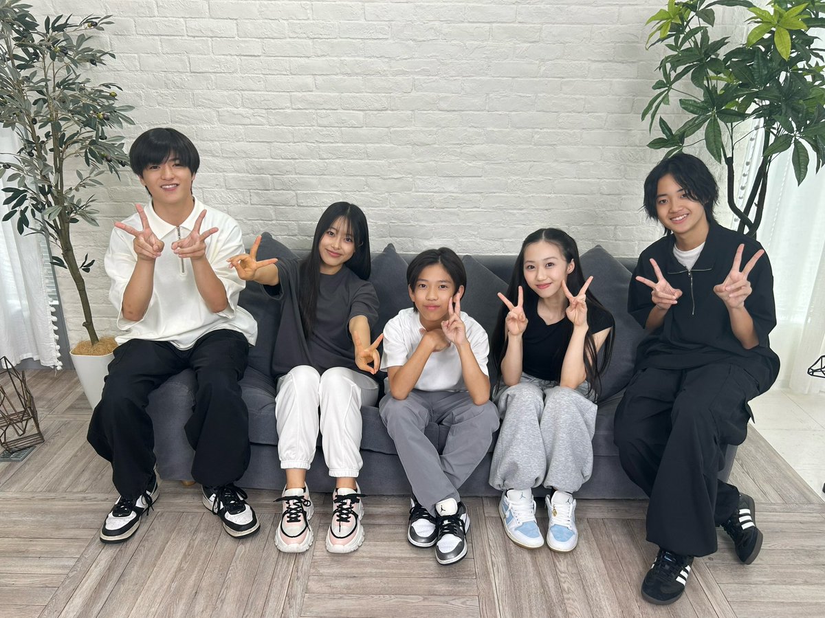 〜 #おはスタ オフショット📸〜

　　　✌️✌️✌️✌️✌️
　(ウルトラはっぴーーーーーす)

--🌱--
#おはキッズ りゅうせい(宮本琉成)
ここな(安保心結)・りつと(森島律斗)
ねね(原寧々)・とあ(五十嵐翔和)