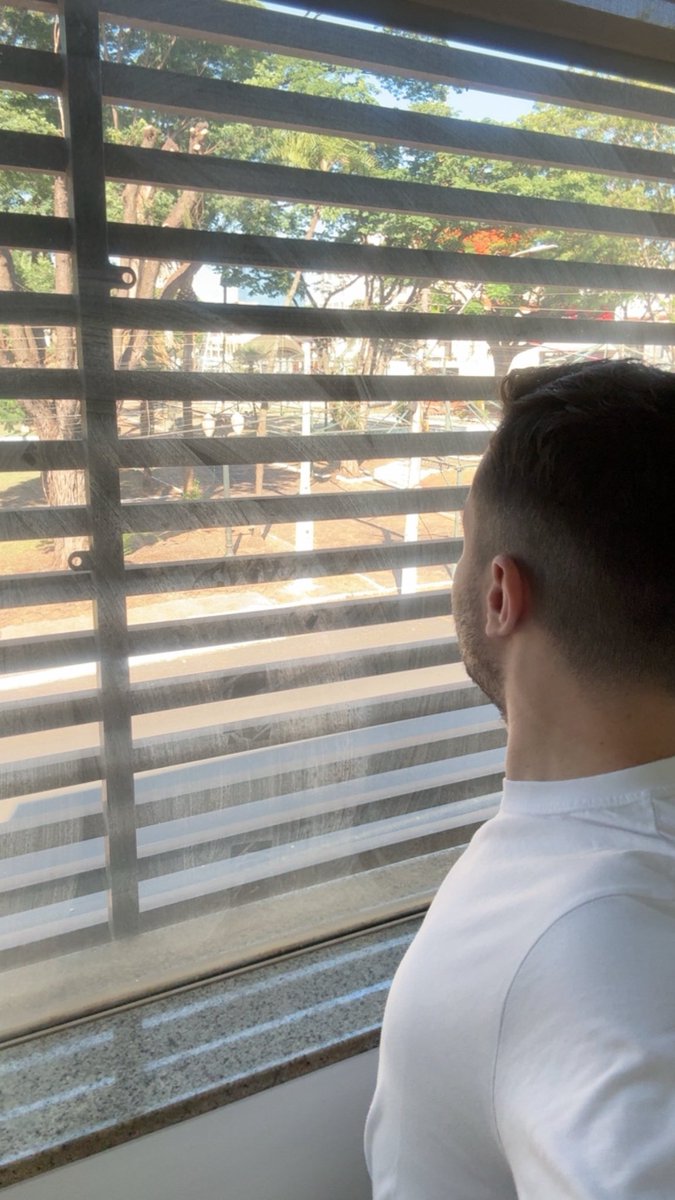 LuizferFaria's tweet image. Trabalhando presencial na sexta-feira depois do feriado nessa vibe