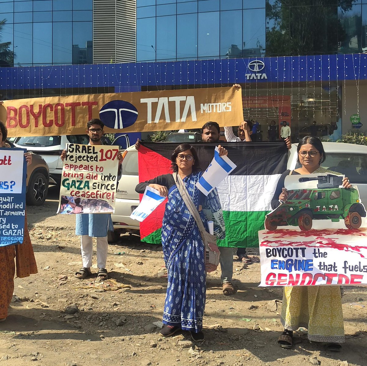BOYCOTT TATA MOTORS!

A protest was held in Pune on 15 November as a part of country-wide protest against Tata Motors for its role in enabling genocidal Israel's illegal occupation.

#BoycottTata #IndianCapitalist  #IndiansWithPalestine

Full report - facebook.com/share/p/1EqHQm…