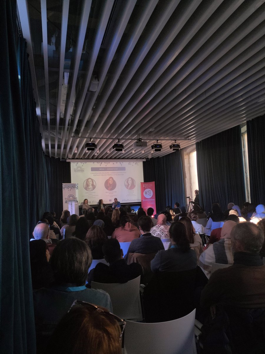 Hoy disfrutamos del día en el III Congreso contra la Islamofobia organizado por <a href="/JOVESOLIDES/">JOVESÓLIDES</a> en la <a href="/csmediterraneo/">Casa Mediterráneo</a>, espacio de encuentro para garantizar, valorar y desafiar para frenar la islamofobia y garantizar los derechos de todas las personas #MaiMésIslamofòbia