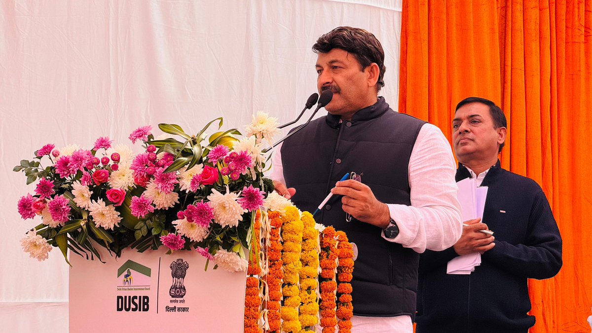 ManojTiwariMP's tweet image. वो झूठ फैलाते थे, हम भूख मिटाते हैं.. इसी भाव से आज @gupta_rekha जी ने शिलान्यास किया अटल कैंटीन की बिल्डिंग का.. 5 रू में सुपाच्य और पौष्टिक भोजन.. मोदी है तो मुमकिन है.. #Suryprkhatri @ashishsood_bjp @BJP4Delhi