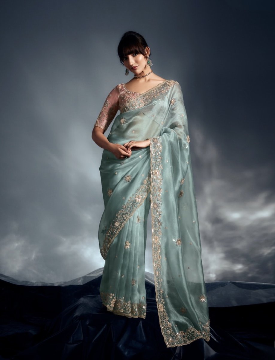 limitedmahesh's tweet image. Delicate work, gentle hues, and an ease that turns celebration into something effortlessly graceful.
[Kimora, Iconic 2 collection, new collection, festive shopping, festive wear]

#kimora #iconic #iconiccollection #festivevibes
#weddingoutfits
) #ethniclove
#newcollection