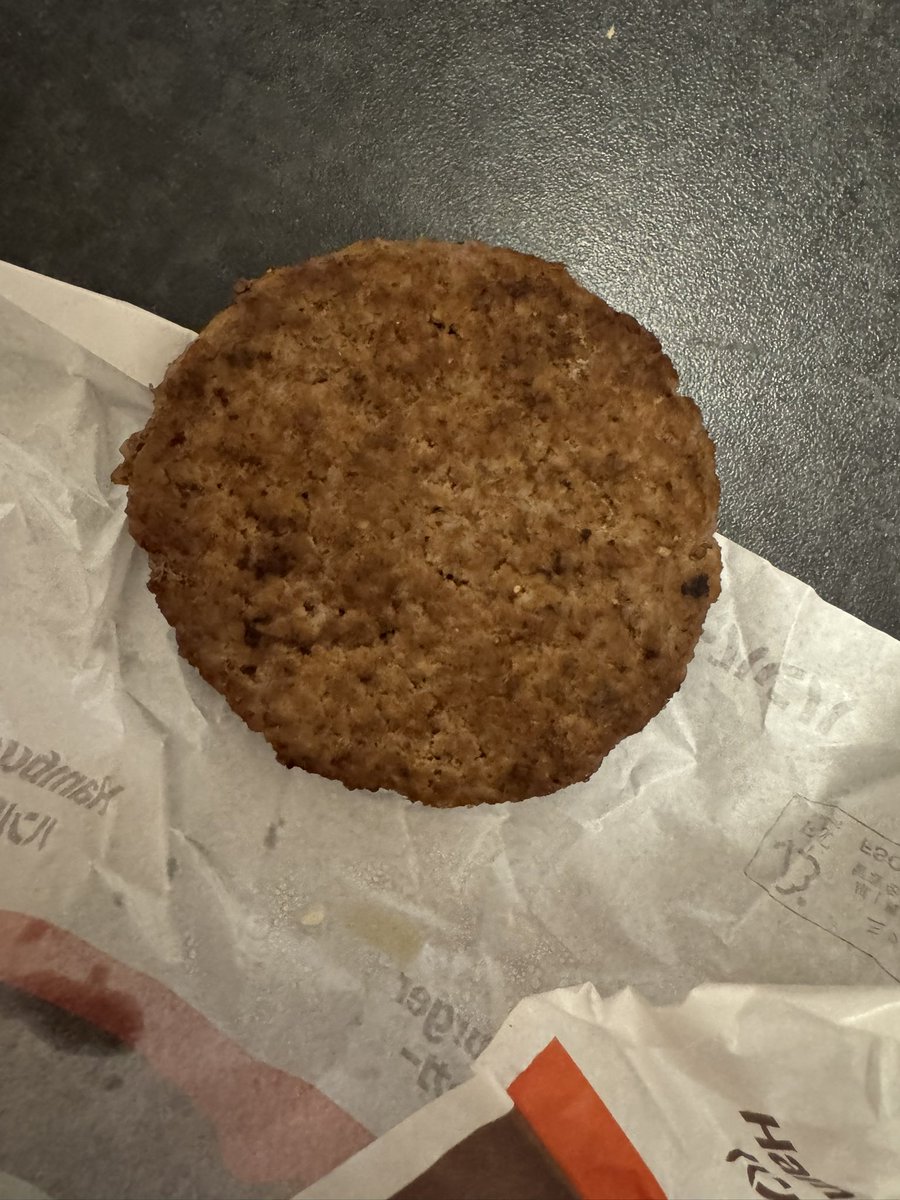 _t_it's tweet image. ちびさんのハンバーガーの残骸