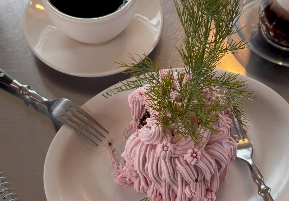 oji_wisdom_'s tweet image. 🏠 느좋 카페 모음.zip 

• 카공하기 좋거나
• 독서하기 좋거나
• 디저트가 맛있거나 (중요)
• 분위기가 좋거나 

타래로 이어집니다...