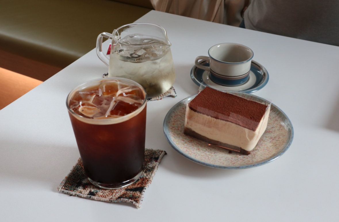 oji_wisdom_'s tweet image. 🏠 느좋 카페 모음.zip 

• 카공하기 좋거나
• 독서하기 좋거나
• 디저트가 맛있거나 (중요)
• 분위기가 좋거나 

타래로 이어집니다...