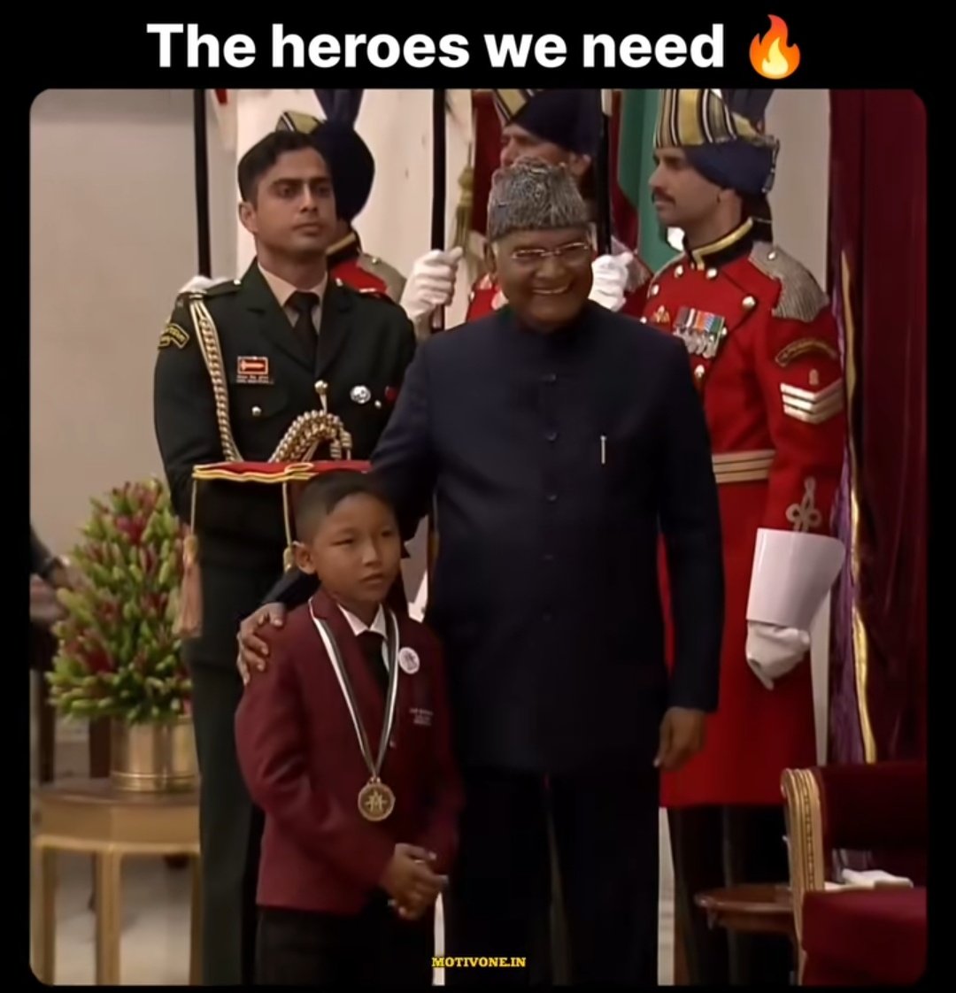 Aadil_one51's tweet image. हीरो हमेशा केप पहनकर नहीं आते  कुछ हीरो सिर्फ हिम्मत लेकर आते हैं।✌️

Miliye hamare 🇮🇳 Master Lalkansung se  a 10-year-old brave hero from Churachandpur, Manipur, जिसने अपनी हिम्मत से पूरे देश का दिल जीत लिया।

इन्हें उनकी असाधारण बहादुरी और अद्भुत उपलब्धियों के लिए Pradhan…