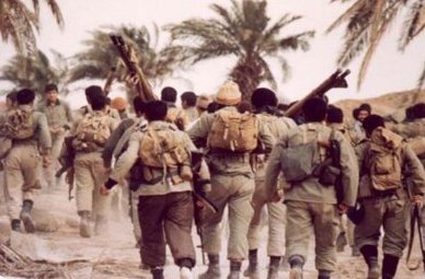 Matin_159's tweet image. هفته بسیج یعنی یاد اسوه‌هایی که امنیت امروز رو با خـ..ـونشون امضا کردن و جوان‌هایی که راه رو ادامه می‌دن.
#بسیج_مردم 
#محور_وحدت