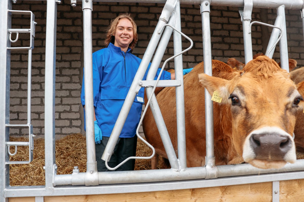 SRUC's tweet image. Applications are open for VetExplore 2026, a 3 day programme for S3 boys interested in vet medicine (31 March–2 April).

With only ~20% male students in UK vet schools, VetExplore aims to inspire boys, showcase vet careers and offer application guidance.

sruc.ac.uk/svmboutreach