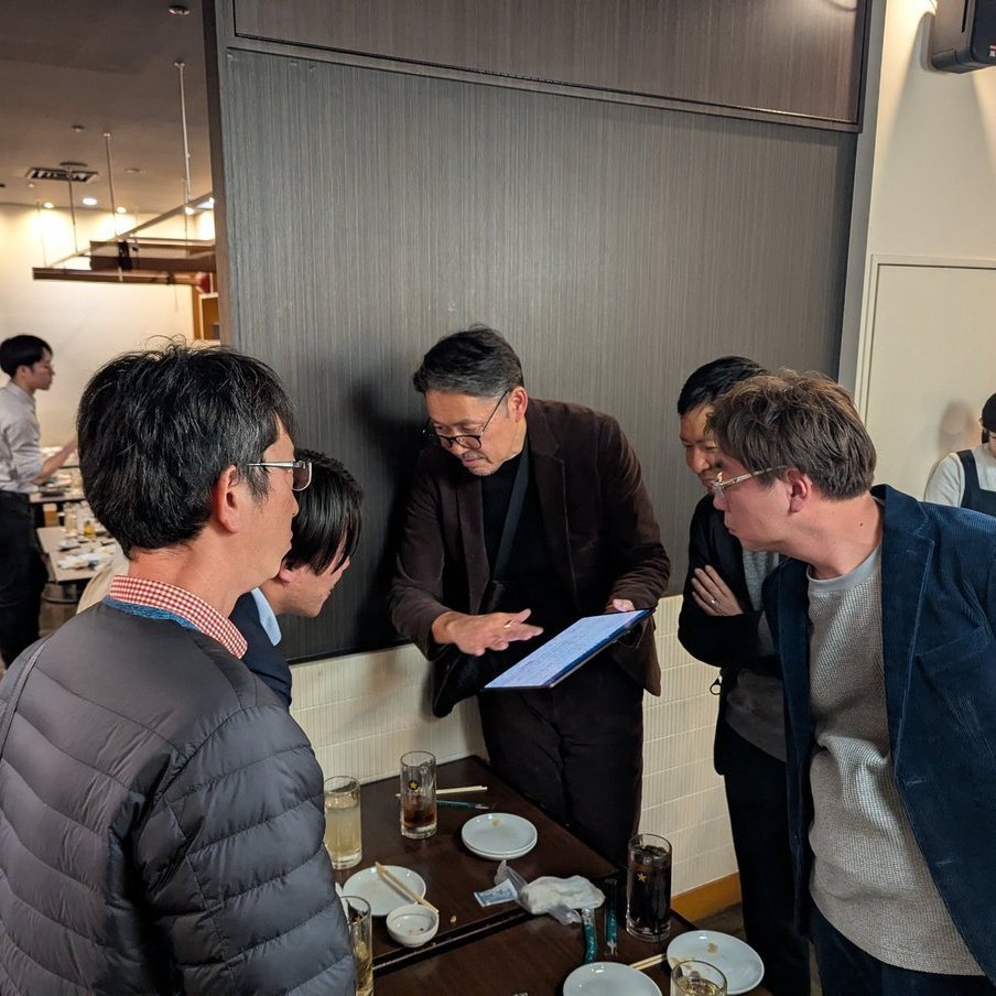 Ms_structure_DT's tweet image. ジャパンホームショーでの「日本エコハウス大賞」の受賞式も終了し、受賞者と審査員の方々、協賛メーカーとの懇親会に参加させて頂きました。

懇親会に向かう途中の夕焼けが綺麗でした。…