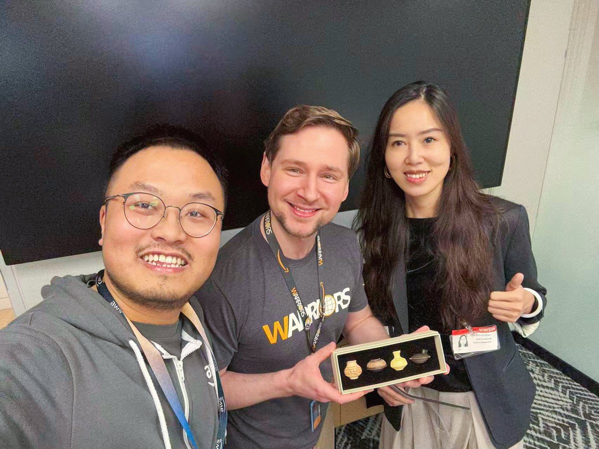 dify_ai's tweet image. Our first stop of the Dify Europe Tour 2025 has officially wrapped up, and London couldn’t have been a better place to begin.  

A huge thank you to @awscloud for hosting us and all the support that made this event possible. And thank you to our partners at @Eigent_AI AI for…