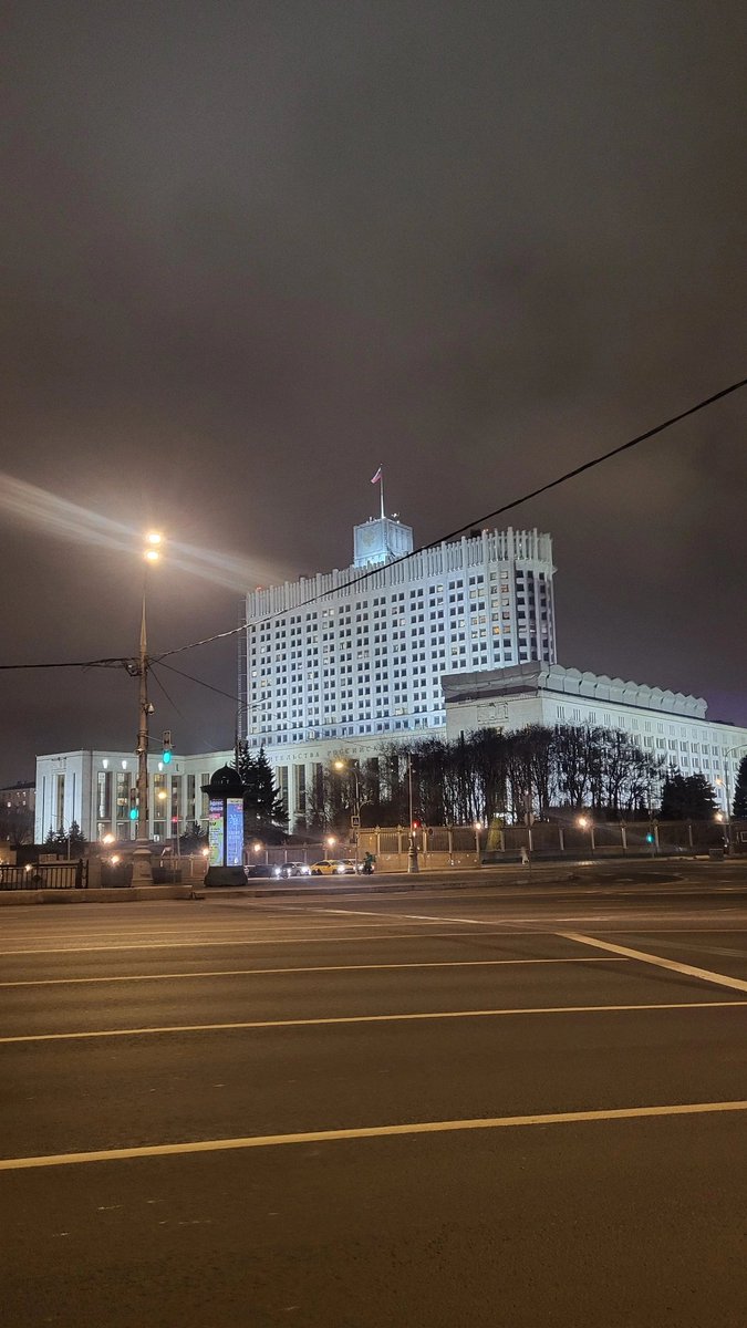 surge_prod's tweet photo. Moscow is fucking electric. The amount of money is insane. I can smell it in the air. Wish I move here earlier https://t.co/FWHcYozHVr
