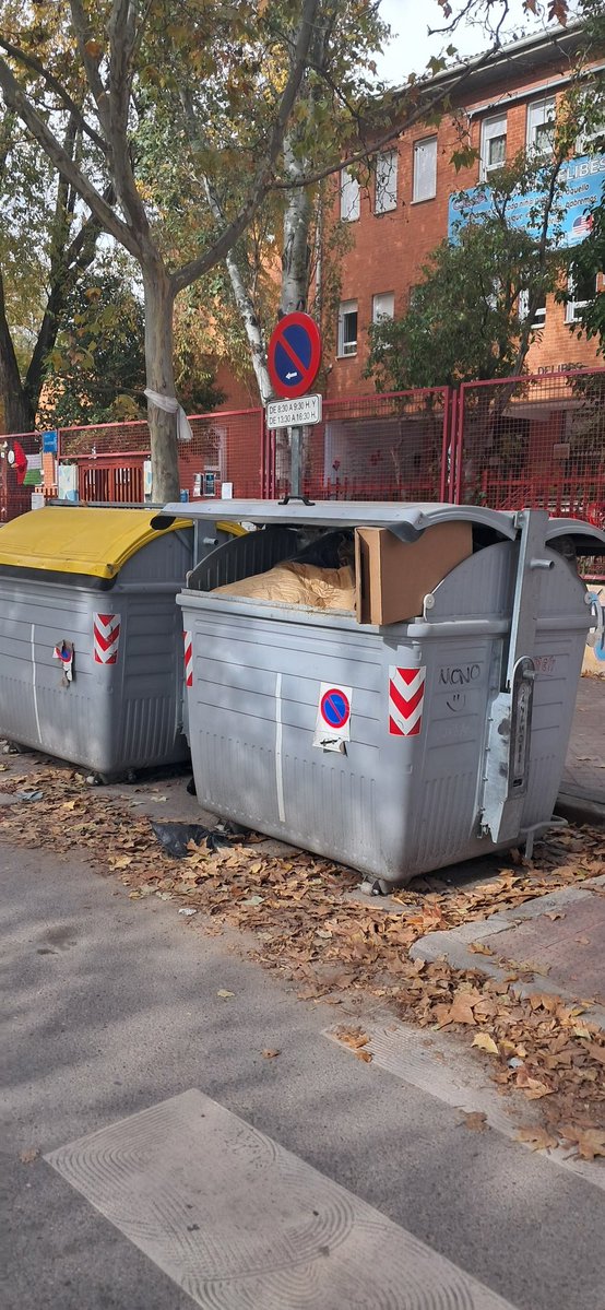 VOX_leganes's tweet image. 🍁Las hojas sin barrer
🚮La basura sin recoger
☢️Los contenedores a rebosar
♻️El recicjale sin funcionar

❌️ Da igual el día o la hora, con contrata nueva o vieja: ni con 4M€ más.

❌️Ni #GANAS del PP
❌️Ni #HECHOS de Uleg

✅️ Sólo #MadridSurEnPie!

#SóloQuedaVOX💪🇪🇦