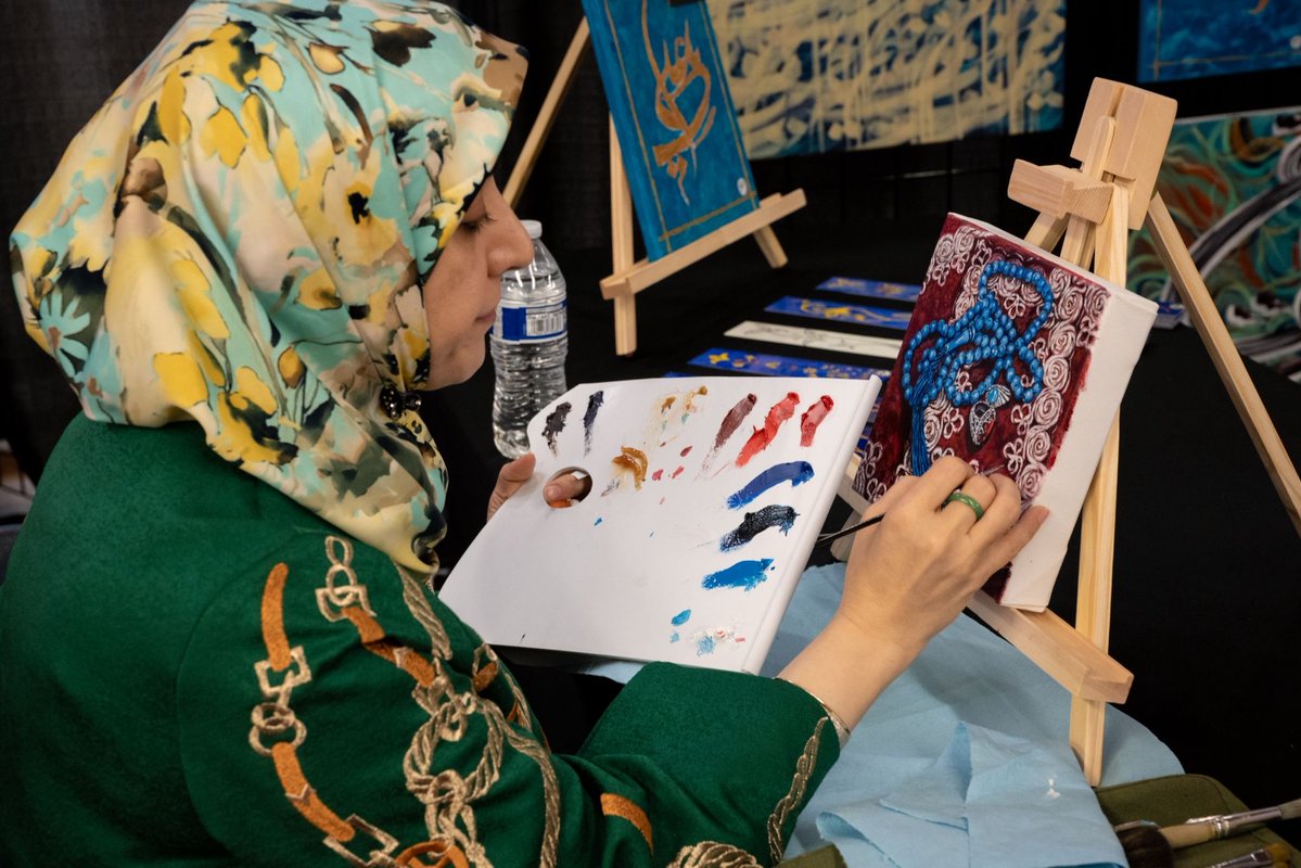 iashouston's tweet image. A huge thank you to all the talented artists who made this event so special. We can&apos;t wait to see how this creativity blossoms in our community. 🌟
#LiveArt #EbruArt #Calligraphy #CreativeCommunity #ArtDemonstration #HandsOnExperience #IslamicArtsFestival #ArtisticExpression