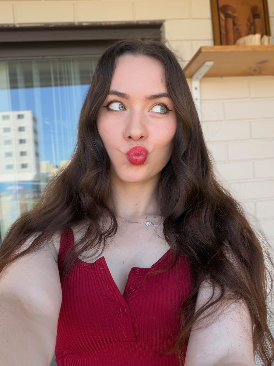 Do you like red lipstick? ❤️