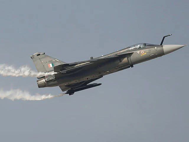 qaiser_afridi10's tweet photo. Now trump will say 9-0 🤦
#Tejas #India #Trump https://t.co/9vgGjFykNg