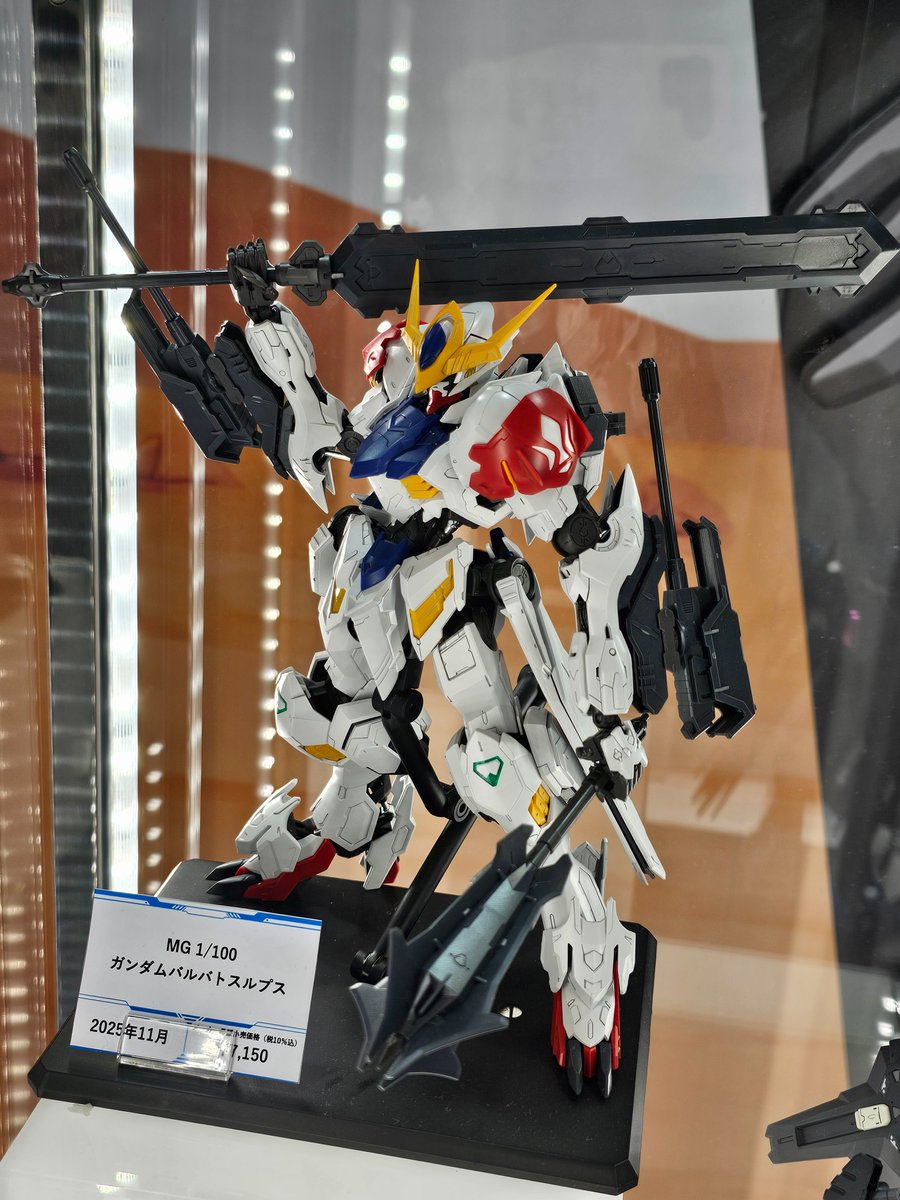 Leopard_Modeler's tweet image. ホビーショーの展示品も白くなかったし、こんなちっこいパーツを分割したら絶対ポロリ祭りで大変なことになるよ