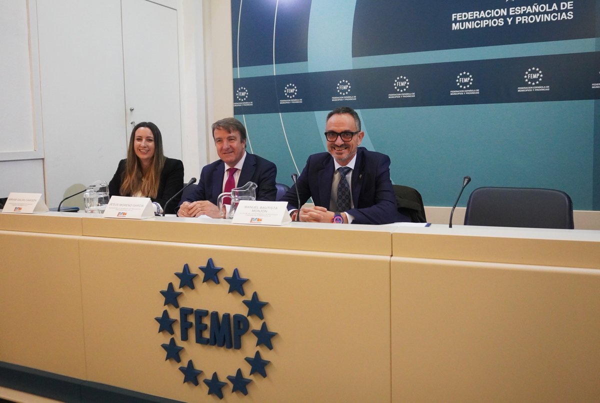 🔵La Red de Infancia y Adolescencia (<a href="/infancia_red/">RED DE INFANCIA Y ADOLESCENCIA</a>) celebra su plenario político en la sede de la #FEMP. 

📝Un acto en conmemoración de los derechos de la infancia donde el alcalde de <a href="/AytoMostoles/">Ayuntamiento de Móstoles</a>, <a href="/mbautista_pp/">Manuel Bautista</a> ha dado lectura de la Declaración Institucional. 

📄Por su parte,