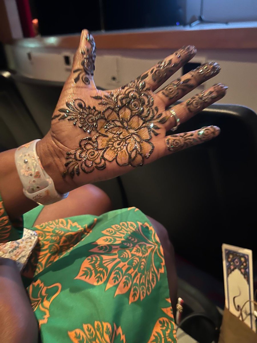 iashouston's tweet image. A huge thank you to all the talented artists who made this event so special. We can&apos;t wait to see how this creativity blossoms in our community. 🌟
#LiveArt #EbruArt #Calligraphy #CreativeCommunity #ArtDemonstration #HandsOnExperience #IslamicArtsFestival #ArtisticExpression