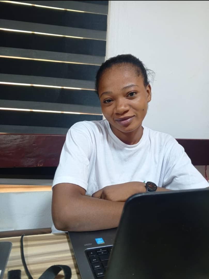 MichaelAnn76933's tweet image. Repping the frontend crew! @VintageZachi,  my colleague, set the bar high! Here’s my workspace.

This was before I started learning JavaScript, I was looking fresh but now nothing is inside my head. 😍😎😎
 
#Viral #FrontendDeveloper #xtrends #Tech #DeveloperCommunity