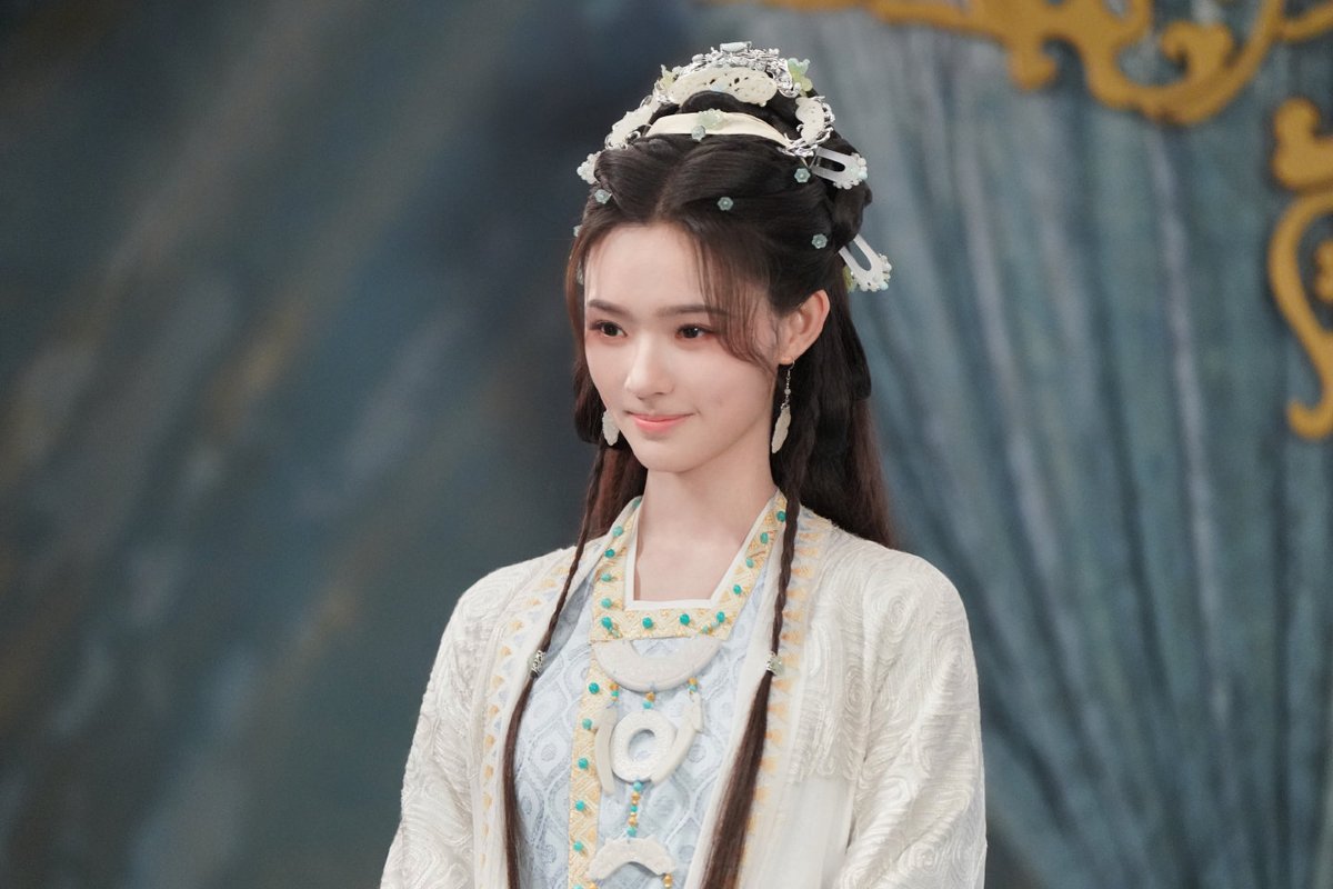 angelinyun's tweet image. #LinYun’s Studio Weibo Update | Behind the Scenes #WhispersOfFate

Those warm, unfading moments that belong to A-Shui. May joy and happiness continue to land gently in her hands from here on.