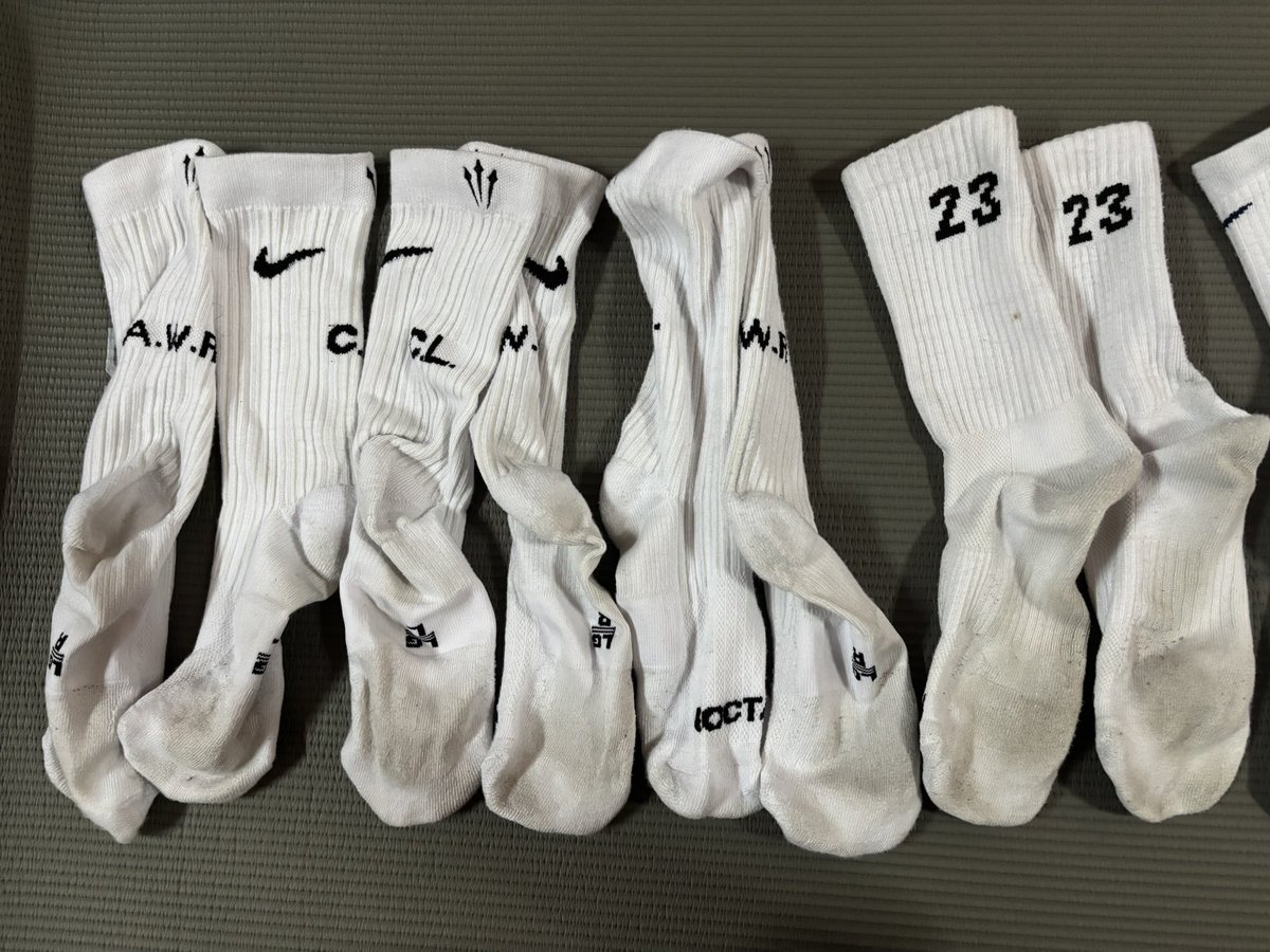 nickolo41460034's tweet photo. มีใครนับได้บ้างว่ามีกี่คู่ 🧦ทั้งหมดนี้ยังไม่ได้ซักเลย😅 https://t.co/kPbcx0joZK