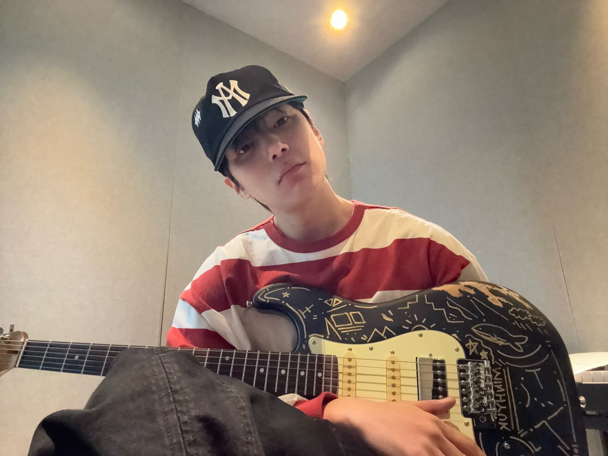 and2mh's tweet image. 기타커스텀한거 너무좋아서 앙됨. 앙