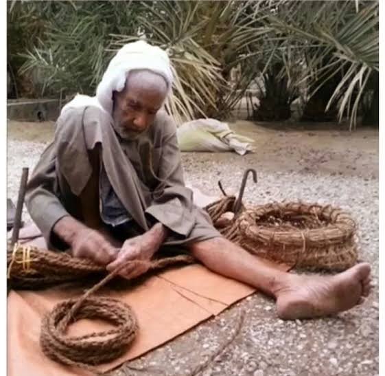 ياللي بتفتل الحبال 
حبل الوداد إنقطع 
ولا عاد يفيد فتله 
واللي يبيع ودنا 
الدنيا تتفات له