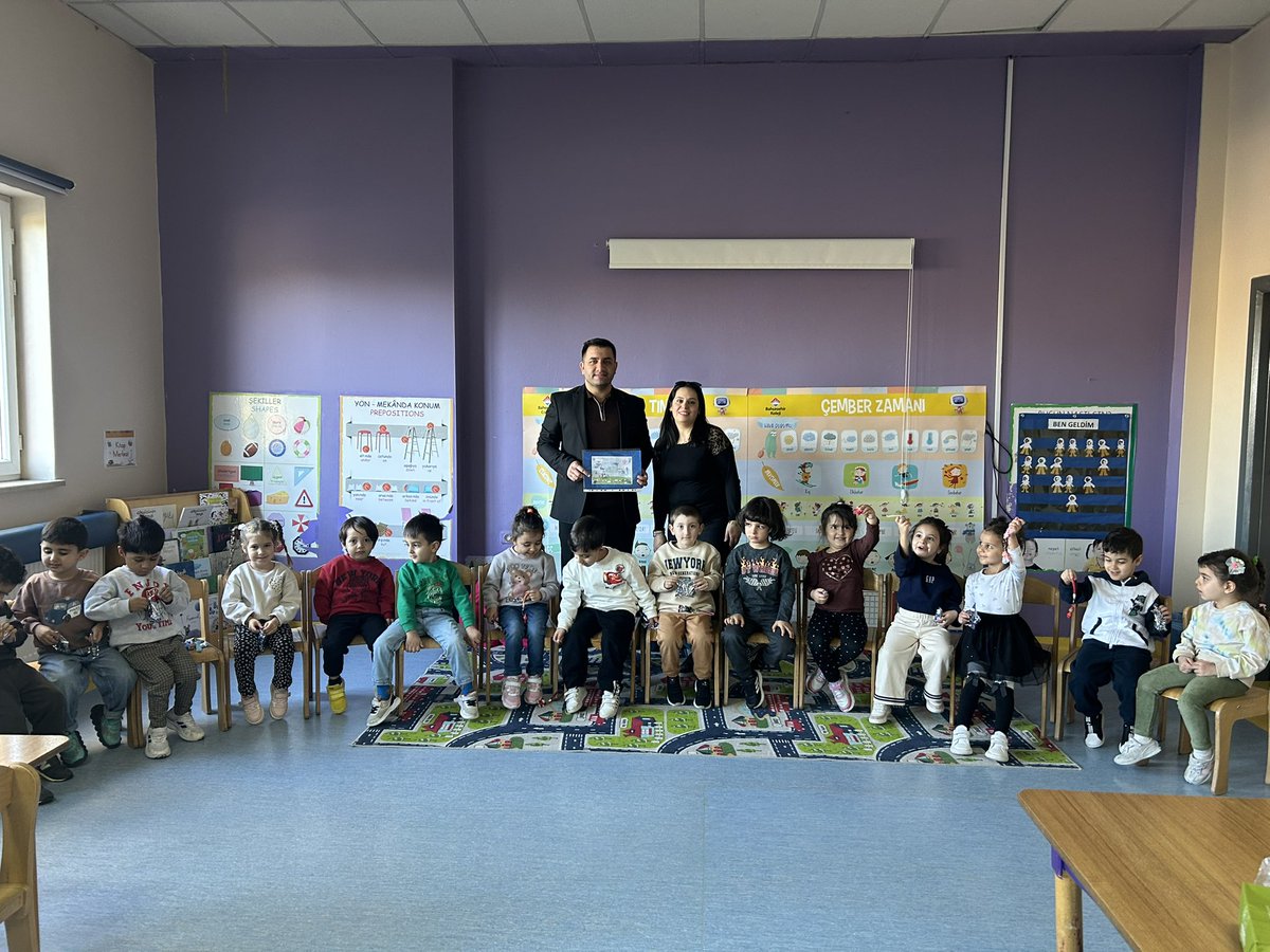 Bugün“Sıra Bende”etkinliğimiz kapsamında Mor Sınıf velimiz, keyifli bir meslek tanıtımı gerçekleştirdi.Öğrencilerimizin farklı meslekleri tanıma ve merak ettikleri soruları sorma fırsatı buldukları bu değerli katkısı için velimize teşekkür ederiz. <a href="/AtlihanMumtaz/">Mümtaz ATLIHAN</a> <a href="/ismailK08300410/">İsmail Karaman</a>