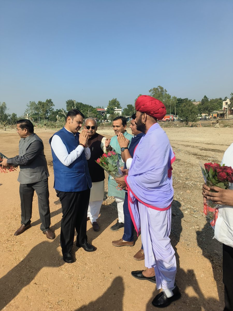 otaramjidewasi's tweet photo. आज कैबिनेट मंत्री श्री अविनाश जी गहलोत के साथ सादड़ी, जिला पाली में महाराष्ट्र के माननीय मुख्यमंत्री श्री देवेंद्र फड़नवीस जी की अगुवानी कर उनका हार्दिक स्वागत किया। 
(महामहिम राज्यपाल ओमजी माथुर साहब का पारिवारिक विवाह समारोह)
@BhajanlalBjp
@AvinashGehlot_
@rajcmo @Dev_Fadnavis https://t.co/eDoS2K6YeZ