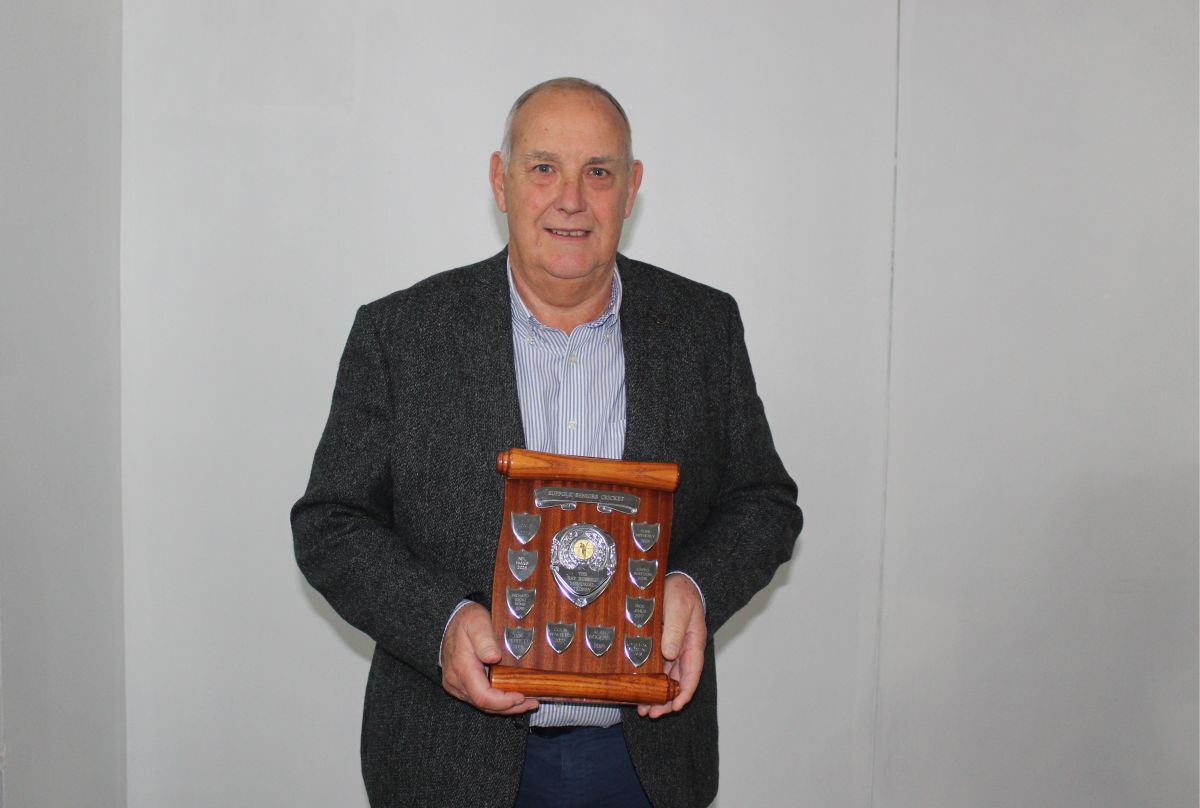 Retiring skipper Neil Hames is honoured at Suffolk Seniors Dinner...

tinyurl.com/ysscrtyx

<a href="/JLSCatering/">JLS Catering Group</a>
<a href="/nvplaycricket/">NV Play</a>