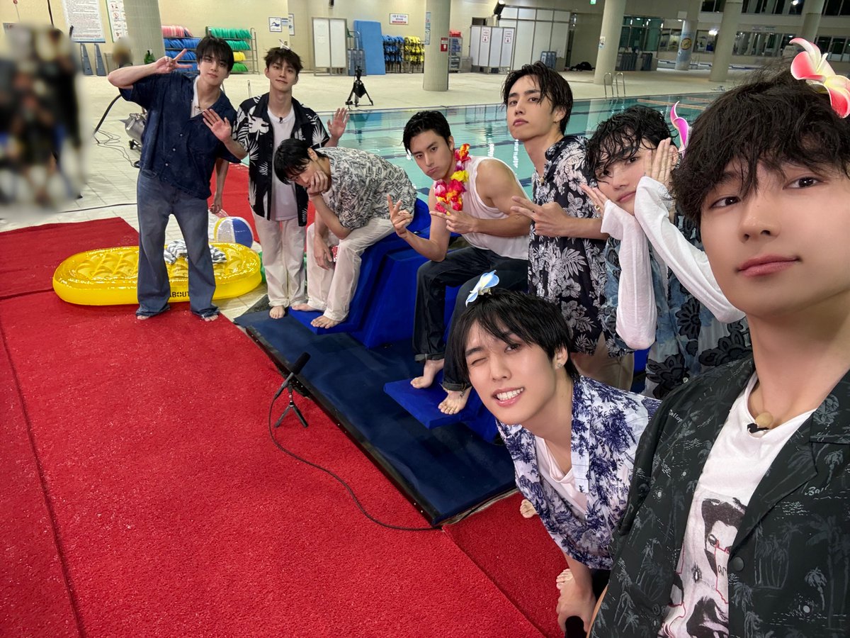 THEBOYZ_officl's tweet image. [📸] 날아가고 또 날아가느라 어딘가 지친 더보이즈🪽 하지만 플라잉 체어는 완벽 적응 완료🤭

youtu.be/lFE7p0iL6f0

#THEBOYZ #더보이즈
#또보이즈