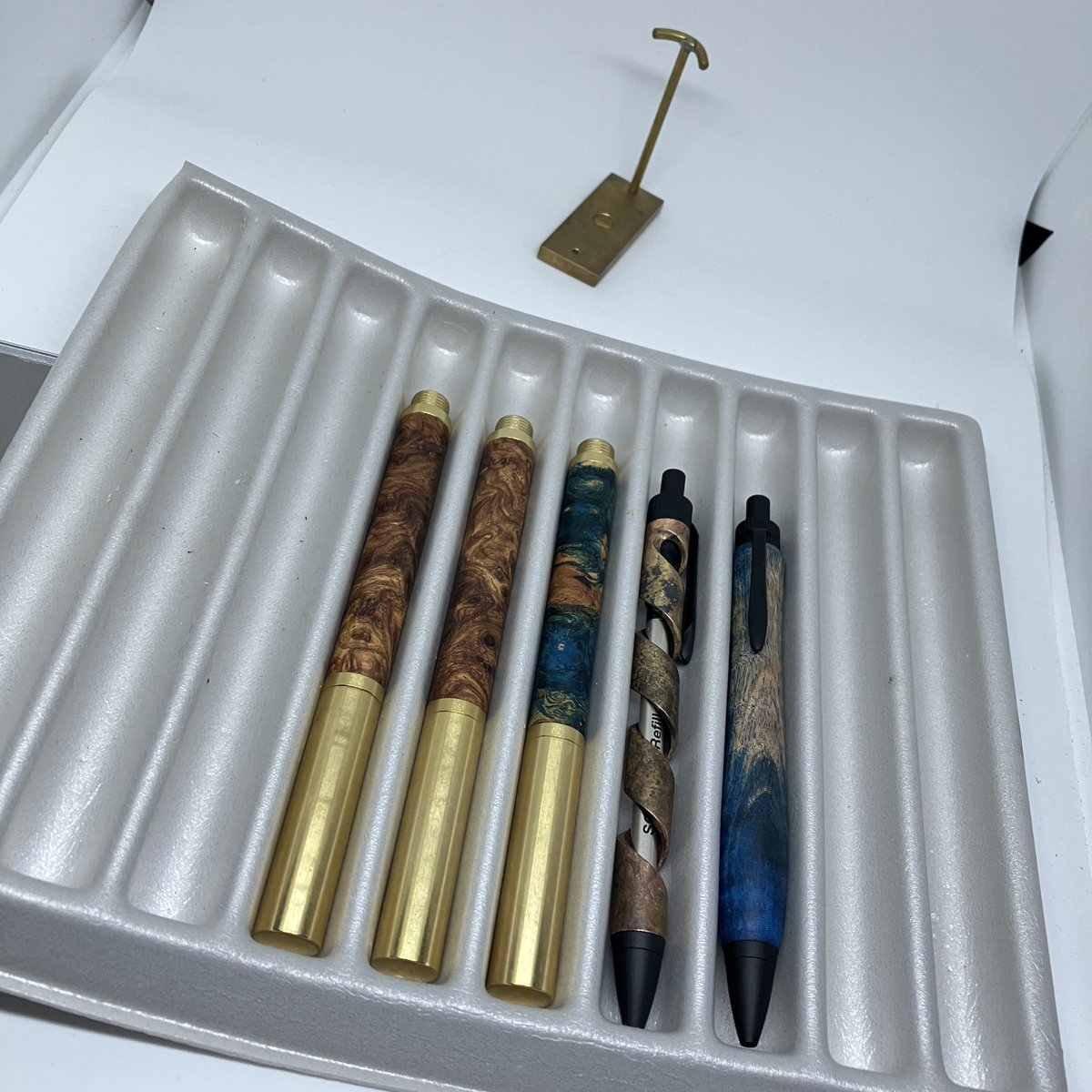 cusithcraftwork's tweet image. ペンスタンドの長い方の棒が見当たらない