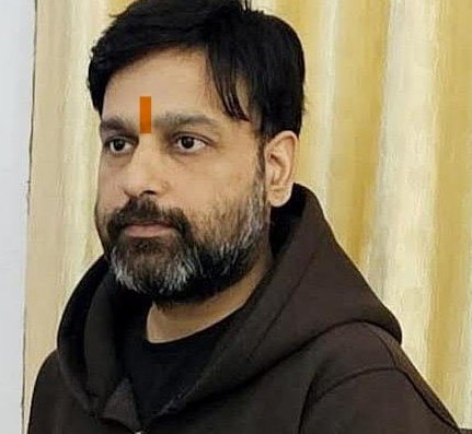 LakhanmeenaIND's tweet image. मिलिए ब्राह्मण सौरभ शर्मा से 🔥🔥🔥

भाई कांस्टेबल बन गया

◆ 52 Kg सोने का मालिक है

◆ 234 Kg चांदी का मालिक है

◆ दुबई में 50 करोड़ का विला है

◆ 400 करोड़ की संपत्ति का मालिक है

यह सब सिर्फ़ ₹28,000 प्रति माह की सैलरी पर हैं।

Note -: भ्रष्टाचार में इन लोगों को महारत…