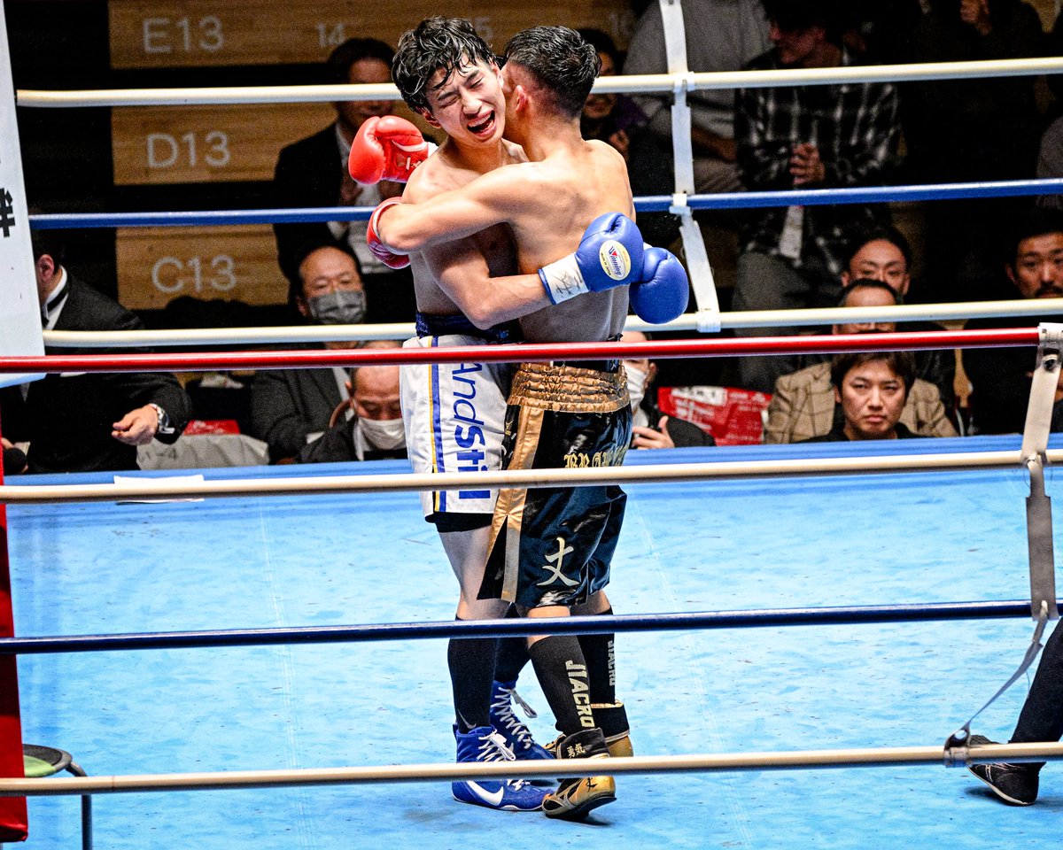AdSt_official's tweet photo. 56kg契約 123.5lb 8R
#杉田ダイスケ/#DaisukeSugita (金子) 15-9(4KO)-6(4KO)@POLICEBOXER110 
#秋間端輝/#MizukiAkina (宮田) 16-9(4KO)-5-2 @BCOT433530 

My scorecard
1R:10-9
2R:10-9
3R:10-9
4R:9-10
5R:9-10
6R:10-9
7R:10-9
8R:9-10

official:75-77,77-75x2
杉田ダイスケ/DaisukeSugita https://t.co/fuQcef0etR