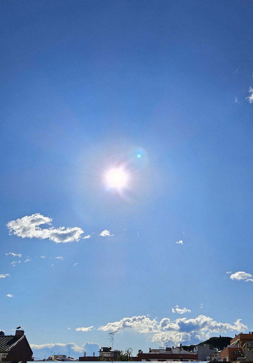 sandrambcrocs's tweet image. diuen que fa fred❄️ i jo segueixo amb el termòstat espatllat