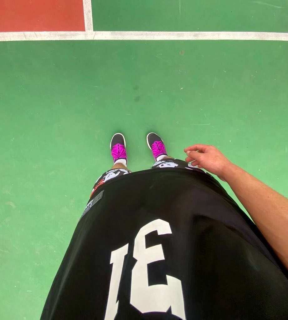 s95ekd's tweet photo. 两个爹穿了五天的袜子，天天打球训练，听说你想闻？ #直男 #直男体育生 #直男185 #直男190 #体育生原味 #体育生s #直男亲爹 #直男崇拜 #直男调教 #体育生白袜 #体育生室友 https://t.co/X0MEhm4lFI