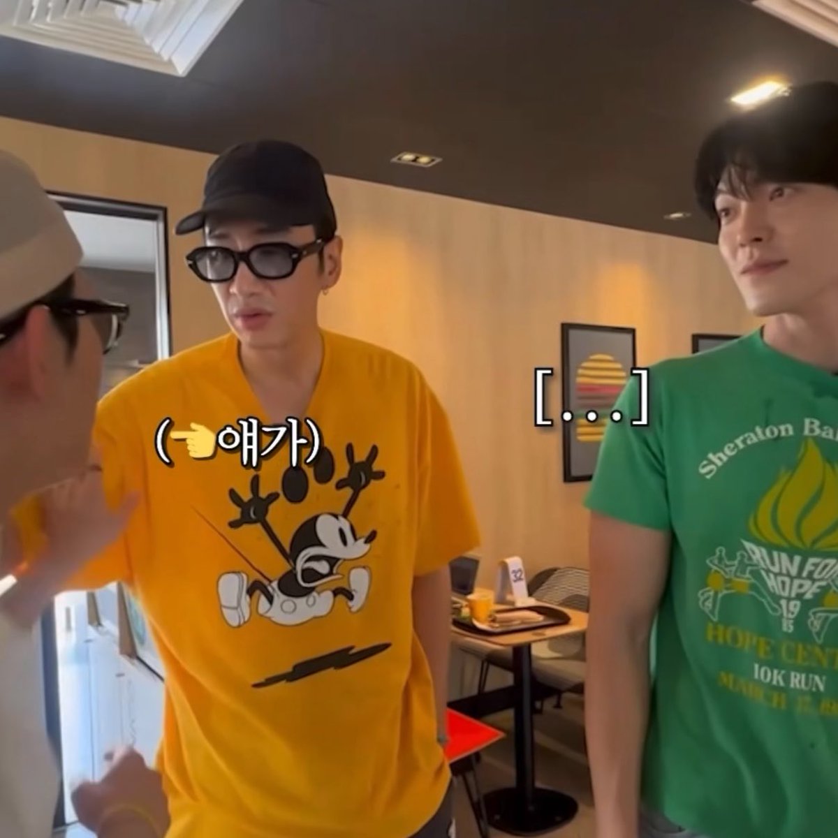 눈빛 봐 김우빈이 도경수 낳았나 진짜 엄마도 이렇게까진 안 해..