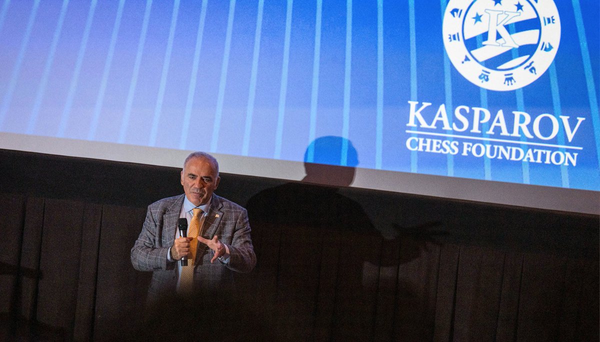 Kasparov_Chess's tweet image. 📌 Registration closes Nov 24!
MINDSETS: The Chess in Education Conference
🗓 Dec 6, 2025 — NYC
🎙 Keynote: Garry Kasparov
📚 Focus: Cognitive benefits, classroom integration, mindset &amp;amp; learning
👩‍🏫 For educators, coaches, administrators, researchers
…onalscholasticchessfoundat.regfox.com/new-york-chess…