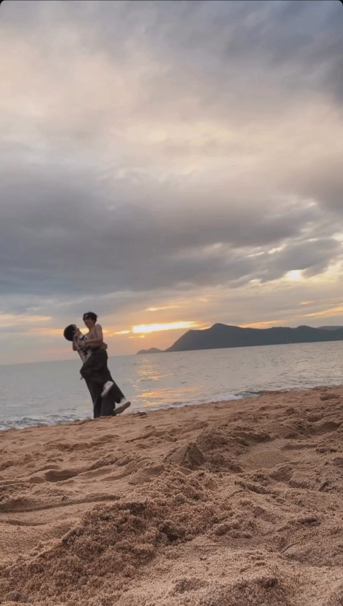 javafamily_o's tweet image. 🗓️ 𓂂 21112025

*･｡ﾟɪɢꜱ ━ 𝘀𝘄𝗲𝗻𝘀𝘂𝗿𝗳 

ꗯ꙼̈ 𓂂 @javabh28 #javabh #swensurf #surfjava